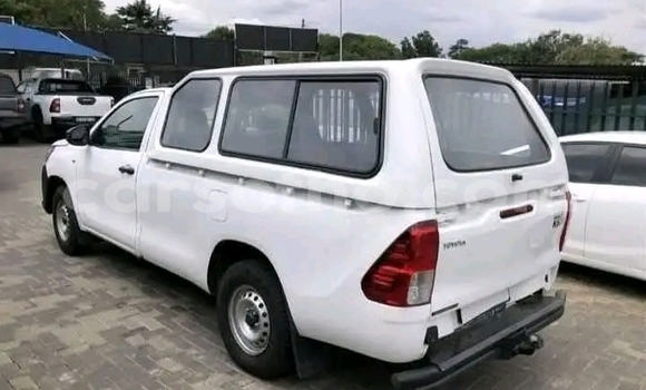 اشتري مستعمل Toyota Hilux White سيارة في Maseru في Maseru اشتري مستعمل Toyota Hilux White سيارة في Maseru في Maseru