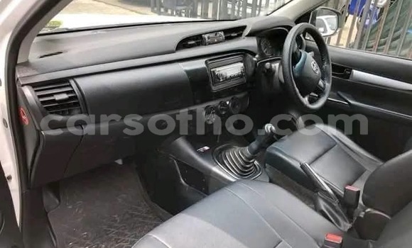 اشتري مستعمل Toyota Hilux White سيارة في Maseru في Maseru اشتري مستعمل Toyota Hilux White سيارة في Maseru في Maseru