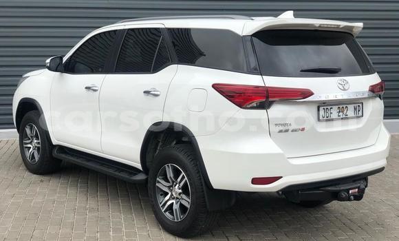 اشتري مستعمل Toyota Fortuner White سيارة في Butha Buthe في Butha-Buthe اشتري مستعمل Toyota Fortuner White سيارة في Butha Buthe في Butha-Buthe
