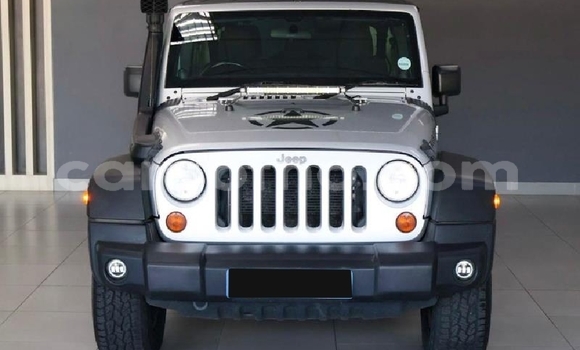 Buy Used Jeep Wrangler Silver Car in Hlotse in Leribe Buy Used Jeep Wrangler Silver Car in Hlotse in Leribe