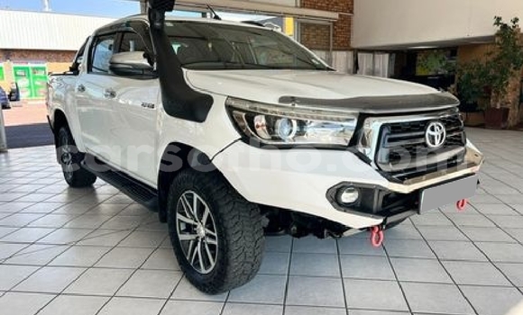Buy Used Toyota Hilux White Car in Quthing in Butha-Buthe