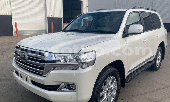 Buy Used Toyota Land Cruiser White Car in Maputsoe in Leribe