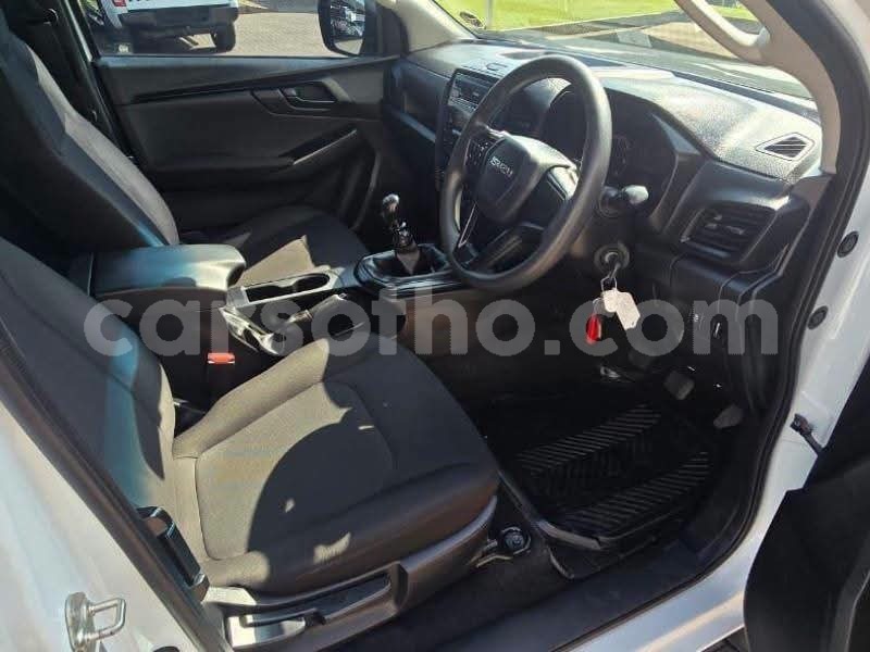 Big with watermark isuzu d max butha buthe quthing 32047