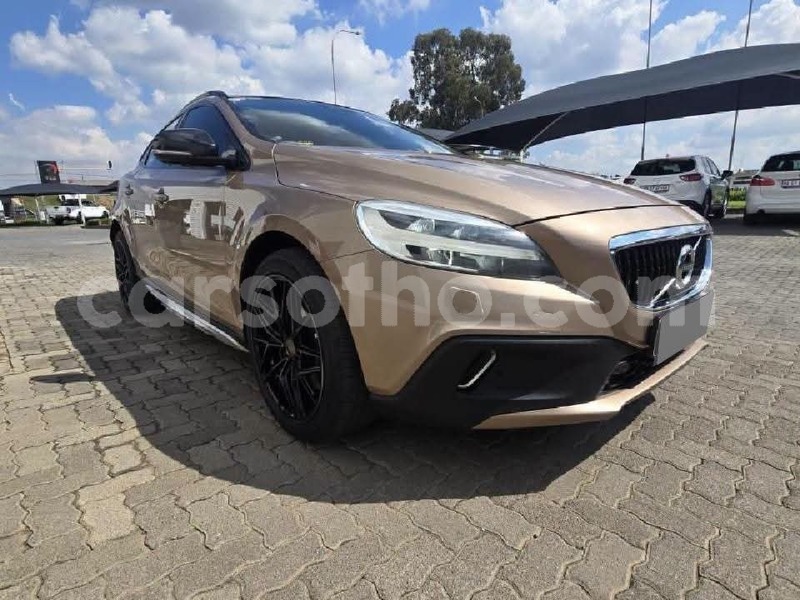 Big with watermark volvo v40 leribe peka 32051