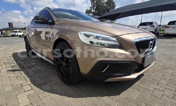 Buy Used Volvo V40 Brown Car in Peka in Leribe