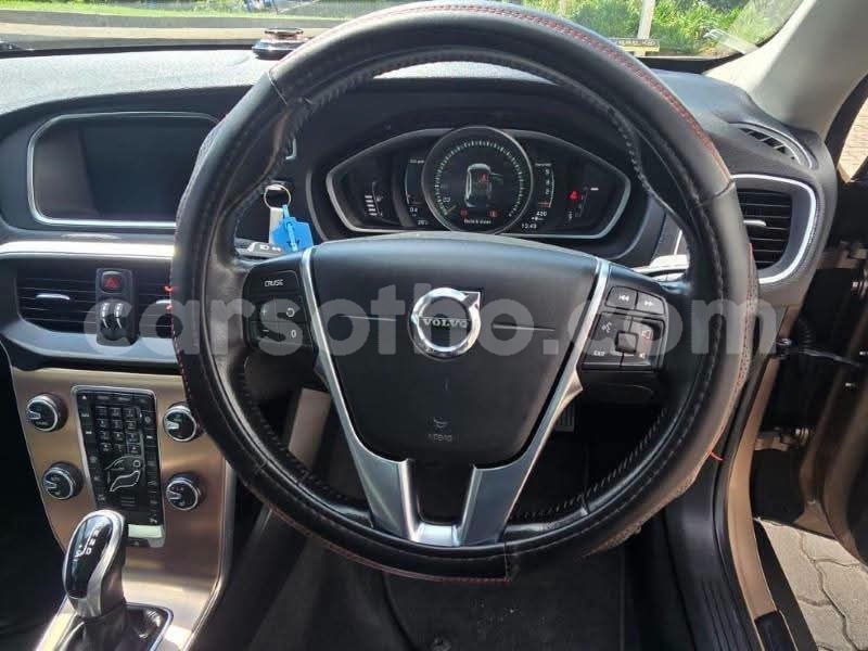 Big with watermark volvo v40 leribe peka 32051