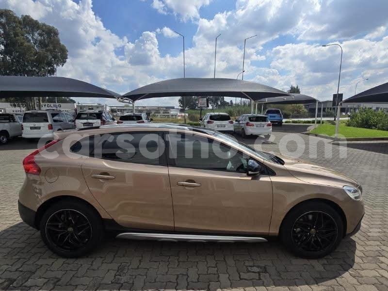 Big with watermark volvo v40 leribe peka 32051