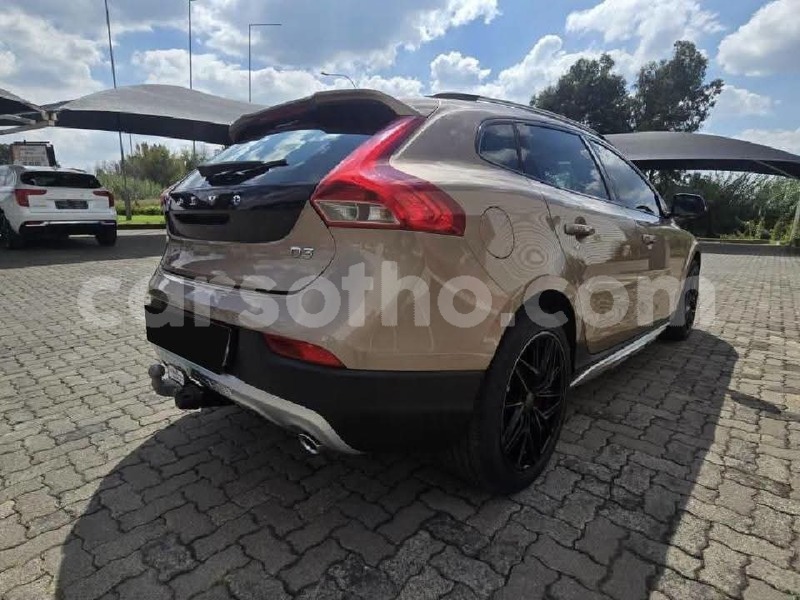 Big with watermark volvo v40 leribe peka 32051