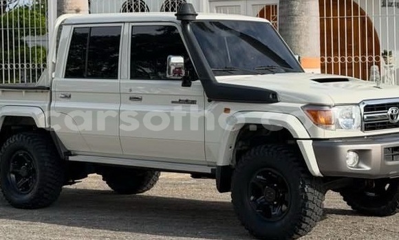 Buy Used Toyota Land Cruiser White Car in Maputsoe in Leribe