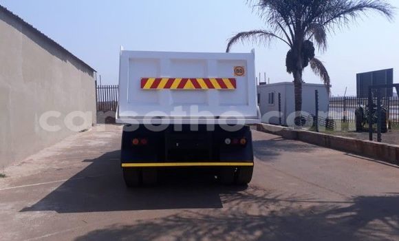 Buy Used Nissan Cube White Car in Mafeteng in Mafeteng Buy Used Nissan Cube White Car in Mafeteng in Mafeteng