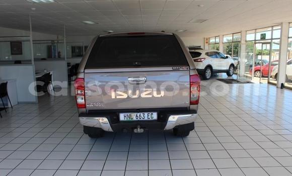 Sayi Na hannu Isuzu KB Silver Mota in Maseru a Maseru Sayi Na hannu Isuzu KB Silver Mota in Maseru a Maseru