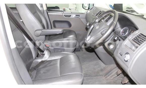Acheter Occasion Voiture Volkswagen Caravelle Blanc à Hlotse, Leribe Acheter Occasion Voiture Volkswagen Caravelle Blanc à Hlotse, Leribe