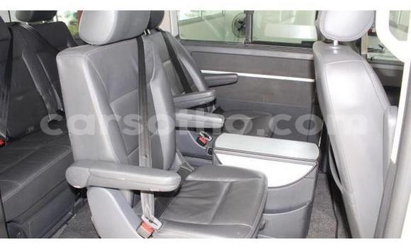 Acheter Occasion Voiture Volkswagen Caravelle Blanc à Hlotse, Leribe Acheter Occasion Voiture Volkswagen Caravelle Blanc à Hlotse, Leribe