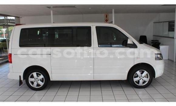 Acheter Occasion Voiture Volkswagen Caravelle Blanc à Hlotse, Leribe Acheter Occasion Voiture Volkswagen Caravelle Blanc à Hlotse, Leribe