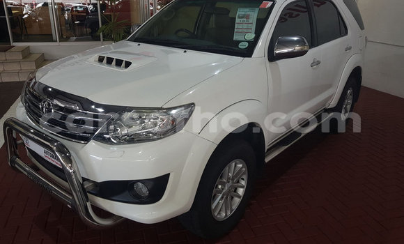 Sayi Na hannu Toyota Fortuner White Mota in Maseru a Maseru Sayi Na hannu Toyota Fortuner White Mota in Maseru a Maseru