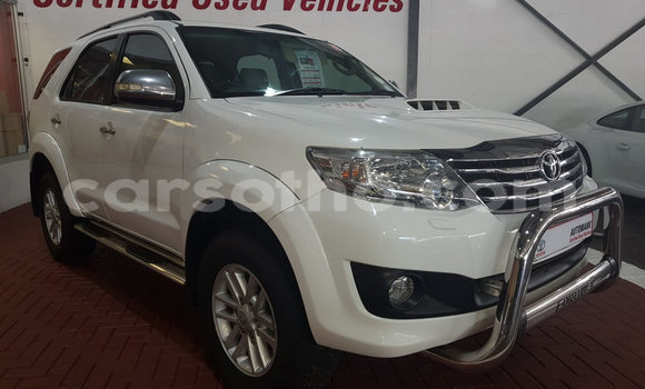 Sayi Na hannu Toyota Fortuner White Mota in Maseru a Maseru Sayi Na hannu Toyota Fortuner White Mota in Maseru a Maseru