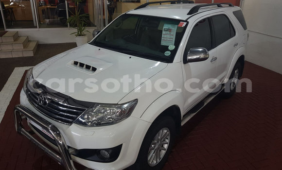 Sayi Na hannu Toyota Fortuner White Mota in Maseru a Maseru Sayi Na hannu Toyota Fortuner White Mota in Maseru a Maseru