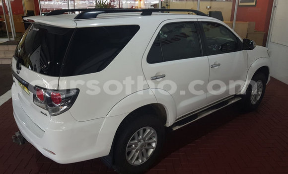 Sayi Na hannu Toyota Fortuner White Mota in Maseru a Maseru Sayi Na hannu Toyota Fortuner White Mota in Maseru a Maseru