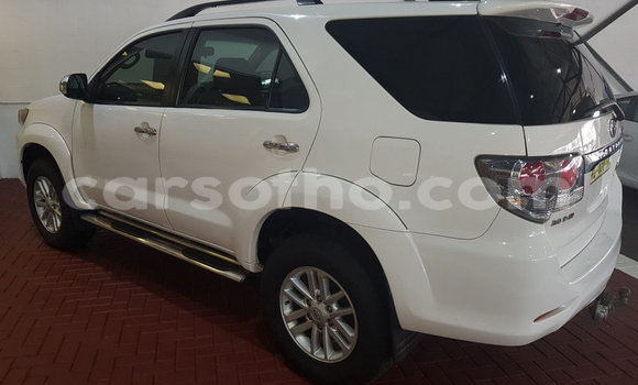 Sayi Na hannu Toyota Fortuner White Mota in Maseru a Maseru Sayi Na hannu Toyota Fortuner White Mota in Maseru a Maseru