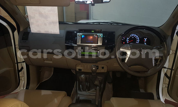 Sayi Na hannu Toyota Fortuner White Mota in Maseru a Maseru Sayi Na hannu Toyota Fortuner White Mota in Maseru a Maseru