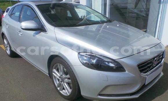 Sayi Na hannu Volvo V40 Silver Mota in Hlotse a Leribe