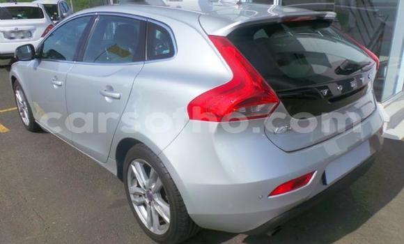 Acheter Occasion Voiture Volvo V40 Gris à Hlotse, Leribe Acheter Occasion Voiture Volvo V40 Gris à Hlotse, Leribe