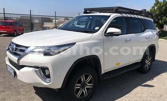 اشتري مستعمل Toyota Fortuner White سيارة في Maseru في Maseru اشتري مستعمل Toyota Fortuner White سيارة في Maseru في Maseru