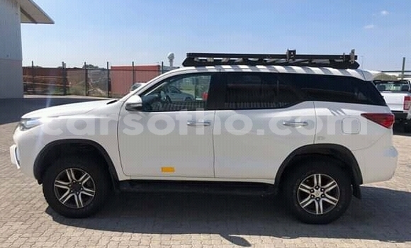 اشتري مستعمل Toyota Fortuner White سيارة في Maseru في Maseru اشتري مستعمل Toyota Fortuner White سيارة في Maseru في Maseru