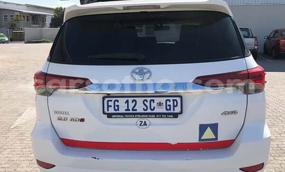 اشتري مستعمل Toyota Fortuner White سيارة في Maseru في Maseru اشتري مستعمل Toyota Fortuner White سيارة في Maseru في Maseru
