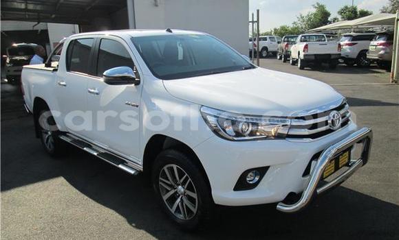 Sayi Imported Toyota Hilux White Mota in Maseru a Maseru Sayi Imported Toyota Hilux White Mota in Maseru a Maseru
