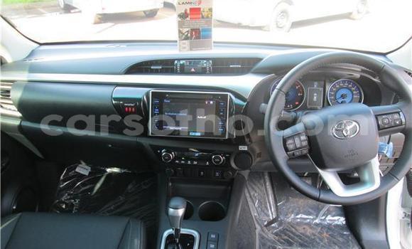 Sayi Imported Toyota Hilux White Mota in Maseru a Maseru Sayi Imported Toyota Hilux White Mota in Maseru a Maseru