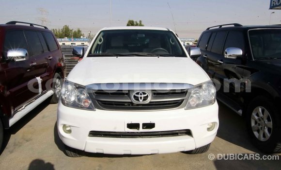 Sayi Imported Toyota Fortuner White Mota in Import - Dubai a Maseru Sayi Imported Toyota Fortuner White Mota in Import - Dubai a Maseru