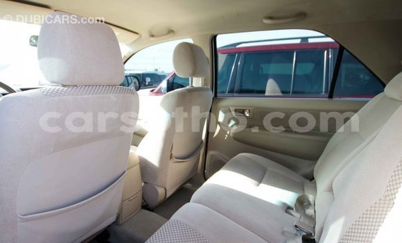 Sayi Imported Toyota Fortuner White Mota in Import - Dubai a Maseru Sayi Imported Toyota Fortuner White Mota in Import - Dubai a Maseru