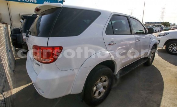 Sayi Imported Toyota Fortuner White Mota in Import - Dubai a Maseru Sayi Imported Toyota Fortuner White Mota in Import - Dubai a Maseru
