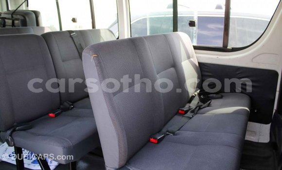 Sayi Imported Toyota Hiace White Mota in Import - Dubai a Maseru Sayi Imported Toyota Hiace White Mota in Import - Dubai a Maseru