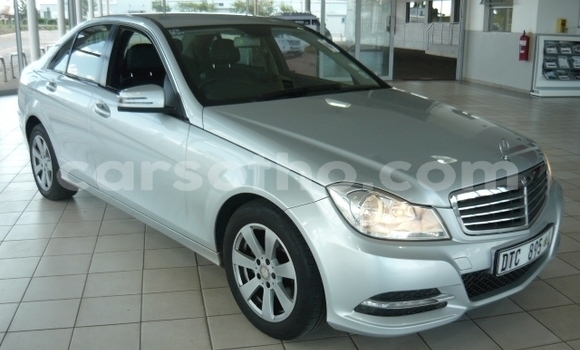Sayi Na hannu Mercedes-Benz C–Class Red Mota in Maseru a Maseru Sayi Na hannu Mercedes-Benz C–Class Red Mota in Maseru a Maseru