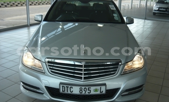 Sayi Na hannu Mercedes-Benz C–Class Red Mota in Maseru a Maseru Sayi Na hannu Mercedes-Benz C–Class Red Mota in Maseru a Maseru