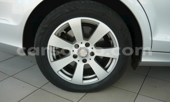 Sayi Na hannu Mercedes-Benz C–Class Red Mota in Maseru a Maseru Sayi Na hannu Mercedes-Benz C–Class Red Mota in Maseru a Maseru