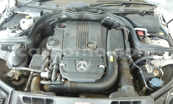 Sayi Na hannu Mercedes-Benz C–Class Red Mota in Maseru a Maseru Sayi Na hannu Mercedes-Benz C–Class Red Mota in Maseru a Maseru