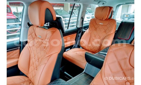 Sayi Imported Toyota Land Cruiser Black Mota in Import - Dubai a Maseru Sayi Imported Toyota Land Cruiser Black Mota in Import - Dubai a Maseru