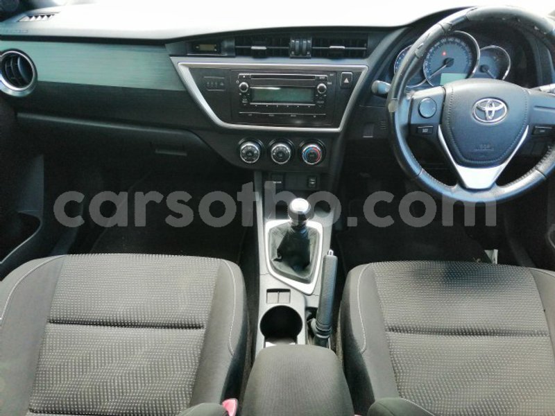 Big with watermark 2015 toyota auris 6