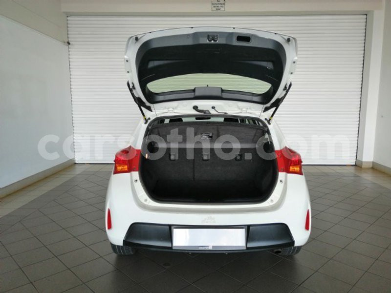 Big with watermark 2015 toyota auris 2