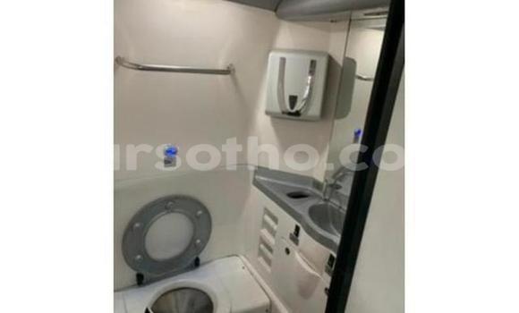 Sayi Na hannu Scania Irizar White Babbar mota in Maseru a Maseru Sayi Na hannu Scania Irizar White Babbar mota in Maseru a Maseru