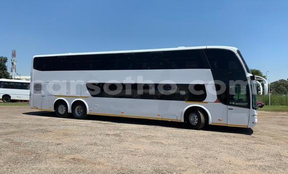 Sayi Na hannu Volvo F4 White Babbar mota in Maseru a Maseru Sayi Na hannu Volvo F4 White Babbar mota in Maseru a Maseru