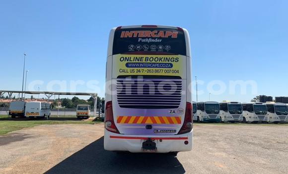 Sayi Na hannu Volvo F4 White Babbar mota in Maseru a Maseru Sayi Na hannu Volvo F4 White Babbar mota in Maseru a Maseru