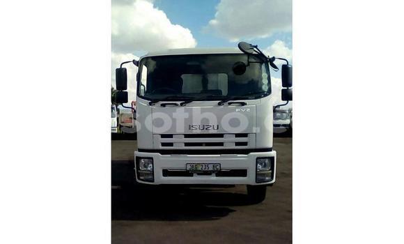 Sayi Na hannu Isuzu FTR 850 White Babbar mota in Maseru a Maseru Sayi Na hannu Isuzu FTR 850 White Babbar mota in Maseru a Maseru