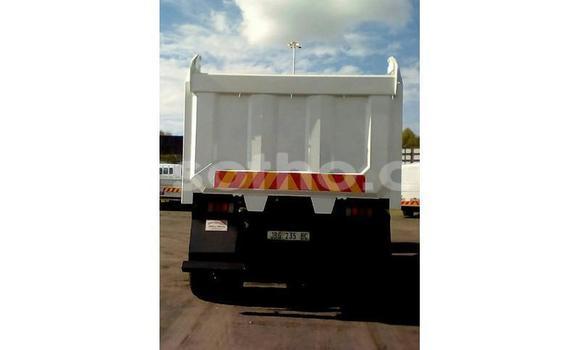 Sayi Na hannu Isuzu FTR 850 White Babbar mota in Maseru a Maseru Sayi Na hannu Isuzu FTR 850 White Babbar mota in Maseru a Maseru