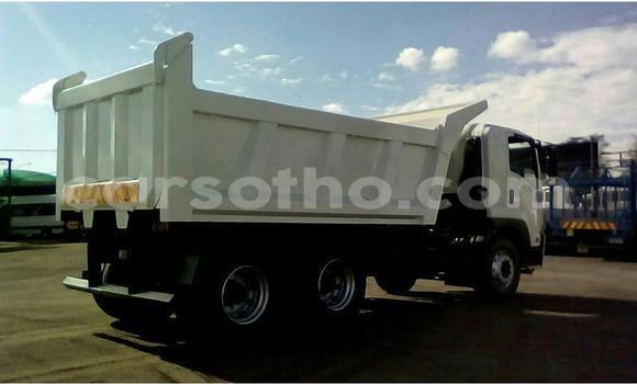 Sayi Na hannu Isuzu FTR 850 White Babbar mota in Maseru a Maseru Sayi Na hannu Isuzu FTR 850 White Babbar mota in Maseru a Maseru