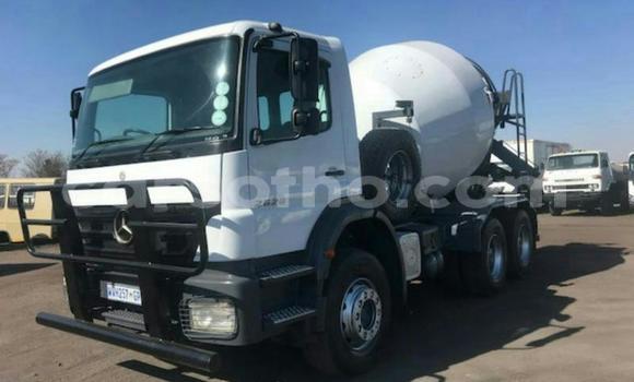Sayi Na hannu Isuzu FTR 850 White Babbar mota in Maseru a Maseru Sayi Na hannu Isuzu FTR 850 White Babbar mota in Maseru a Maseru