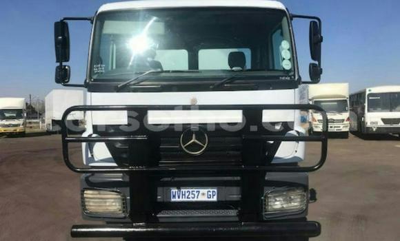 Sayi Na hannu Isuzu FTR 850 White Babbar mota in Maseru a Maseru Sayi Na hannu Isuzu FTR 850 White Babbar mota in Maseru a Maseru